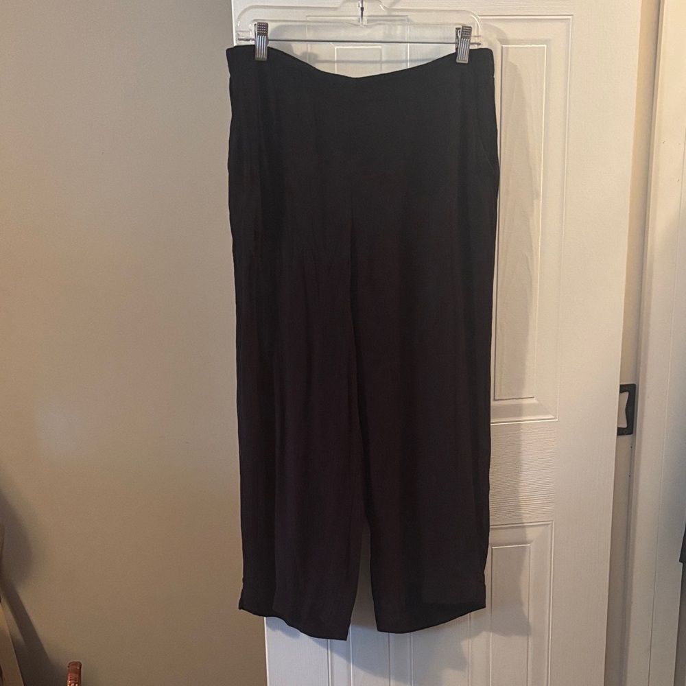 Chico's Crinkle Black Wide Leg Capris
